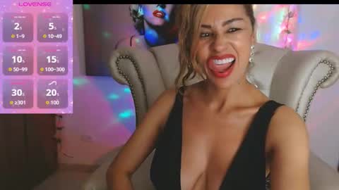 Snapshot of isabelhot1 chatting on 12/20/25, 11:45 Isabel online show from 12/20/25, 11:45