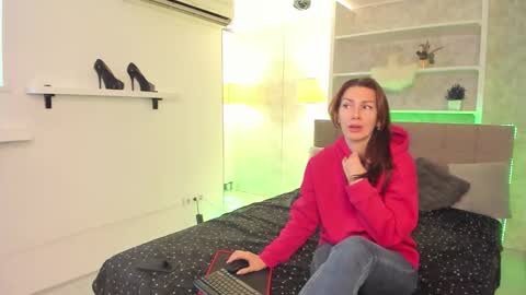 IsabelKiss online show from 10/20/25, 06:25