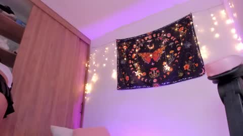 Isa...  online show from 02/08/25, 03:52