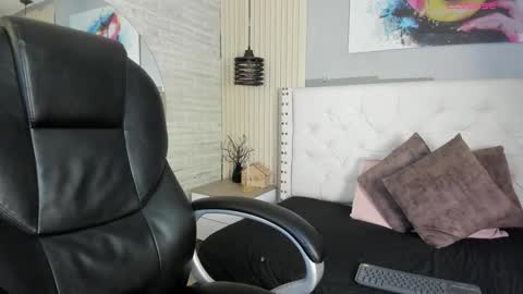 Snapshot of isabella__lux chatting on 02/18/26, 08:27 Isa online show from 02/18/26, 08:27