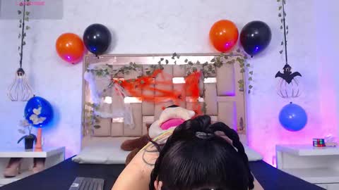 Isa Online 11pm to 5am Colombia time online show from 10/25/25, 04:09