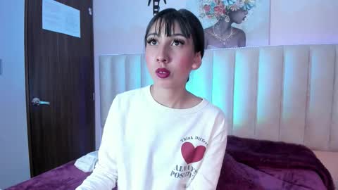 Snapshot of isabella_crofts chatting on 12/23/25, 03:04 isabella_crofts online show from 12/23/25, 03:04