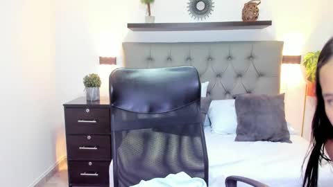 Snapshot of isabella_florez22 chatting on 02/20/25, 06:13 Isabel florez online show from 02/20/25, 06:13