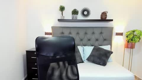 Snapshot of isabella_florez22 chatting on 02/27/25, 12:02 Isabel florez online show from 02/27/25, 12:02