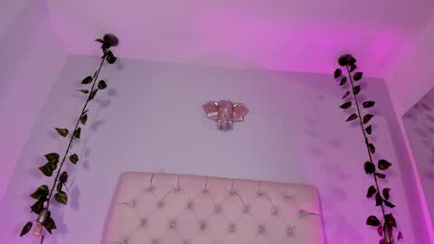 Snapshot of isabella_flowerss chatting on 11/18/25, 09:19 online show from 11/18/25, 09:19