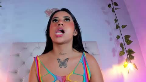 Snapshot of isabella_flowerss chatting on 11/27/25, 10:56 online show from 11/27/25, 10:56