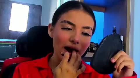 Snapshot of isabella_hv chatting on 06/18/26, 06:56 ISABELLA online show from 06/18/26, 06:56