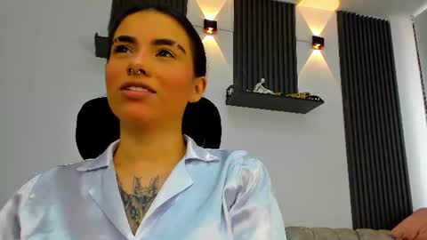 Snapshot of isabella_hv chatting on 07/14/26, 06:57 ISABELLA online show from 07/14/26, 06:57