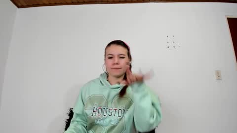 isabella_jaramillo online show from 11/03/25, 11:55