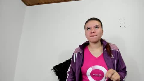 isabella_jaramillo online show from 11/08/25, 12:05