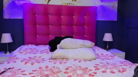 isabella lovestory online show from 12/13/25, 08:58