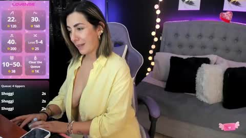 Snapshot of isabella_lt chatting on 01/28/25, 05:24 online show from 01/28/25, 05:24