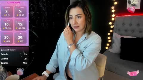 Snapshot of isabella_lt chatting on 02/11/25, 02:13 online show from 02/11/25, 02:13