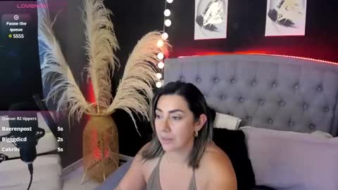 Snapshot of isabella_lt chatting on 03/05/25, 08:32 online show from 03/05/25, 08:32