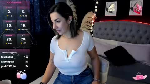 Snapshot of isabella_lt chatting on 03/06/25, 02:18 online show from 03/06/25, 02:18