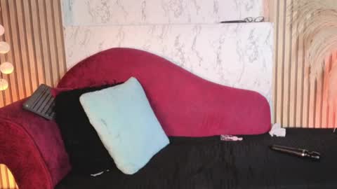 Snapshot of isabella_lt chatting on 06/23/26, 10:13 online show from 06/23/26, 10:13