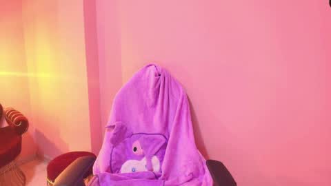 Snapshot of isabella_mendez_1 chatting on 04/06/26, 01:12 Isa online show from 04/06/26, 01:12