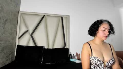 isabella_rosssi1 online show from 09/26/25, 04:05