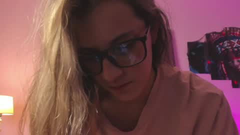 Isabella Rros online show from 12/06/24, 09:43