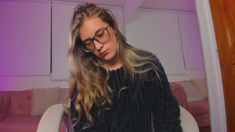 Isabella Rros online show from 12/18/24, 06:53