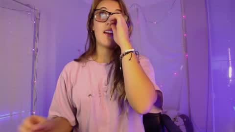 Isabella Rros online show from 10/08/25, 12:52