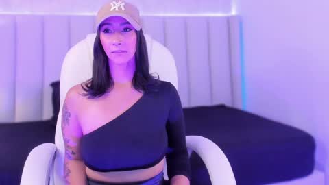 Snapshot of isabella_santamaria chatting on 12/11/24, 10:06 Isa online show from 12/11/24, 10:06