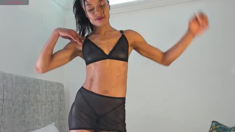 Snapshot of isabella_savina chatting on 11/14/25, 12:20 Isabella online show from 11/14/25, 12:20