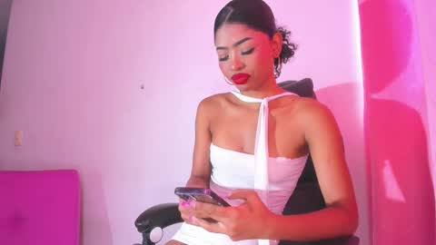 isabella online show from 10/20/25, 10:21