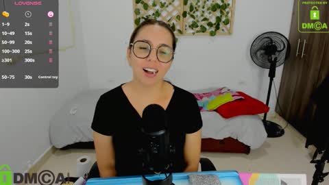 Snapshot of isabella_sweett_ chatting on 11/19/25, 10:10 Isabella online show from 11/19/25, 10:10