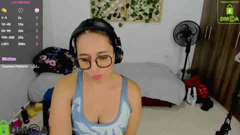 Snapshot of isabella_sweett_ chatting on 12/02/25, 10:05 Isabella online show from 12/02/25, 10:05