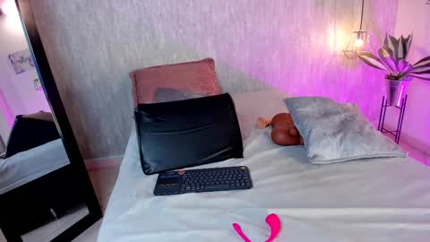 isabella zc online show from 02/28/25, 04:20