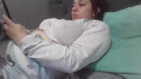 Snapshot of isabellaa_hills_ chatting on 10/08/25, 05:32 isabellaa_hills_ online show from 10/08/25, 05:32