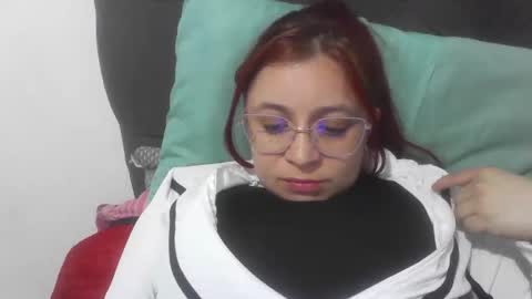 Snapshot of isabellaa_hills_ chatting on 10/21/25, 09:59 isabellaa_hills_ online show from 10/21/25, 09:59