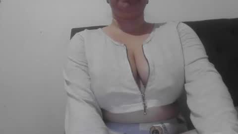 Snapshot of isabellaa_hills_ chatting on 11/11/25, 03:23 isabellaa_hills_ online show from 11/11/25, 03:23