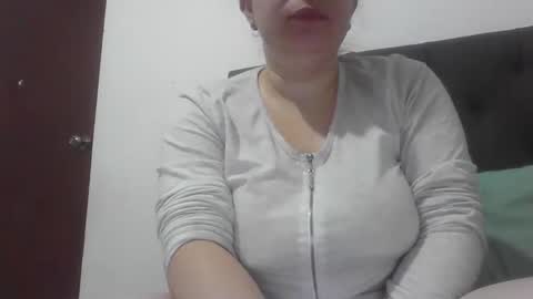 Snapshot of isabellaa_hills_ chatting on 11/13/25, 04:17 isabellaa_hills_ online show from 11/13/25, 04:17