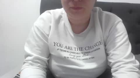 Snapshot of isabellaa_hills_ chatting on 11/15/25, 02:57 isabellaa_hills_ online show from 11/15/25, 02:57