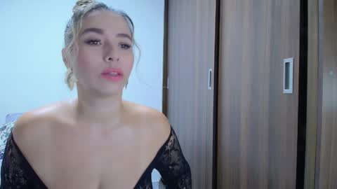 isabellaa_smith03 online show from 05/09/26, 10:42