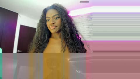 Snapshot of isabellabroms21 chatting on 12/25/24, 03:49    v online show from 12/25/24, 03:49