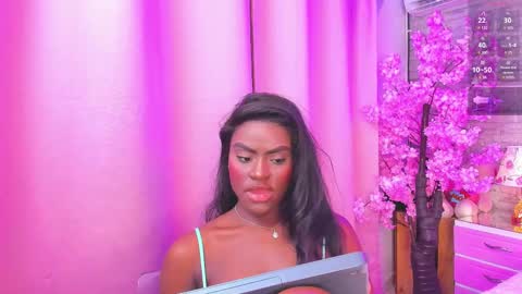 Snapshot of isabellabroms21 chatting on 02/09/25, 11:25    v online show from 02/09/25, 11:25