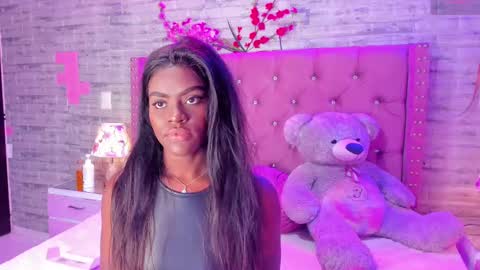 Snapshot of isabellabroms21 chatting on 02/20/25, 08:47    v online show from 02/20/25, 08:47