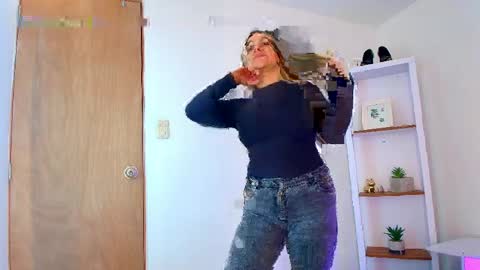 Isabella  online show from 04/08/26, 01:55