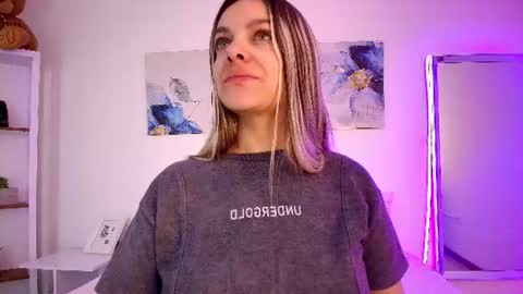 Snapshot of isabellaharley chatting on 06/15/26, 01:35 Isabella online show from 06/15/26, 01:35