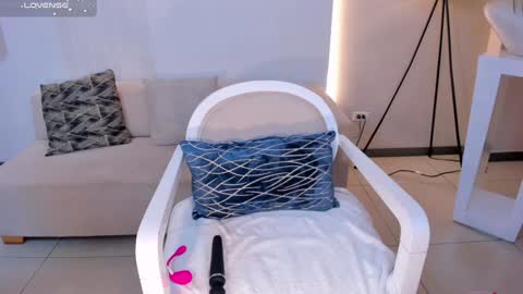 Isa Hill  online show from 12/22/24, 05:53