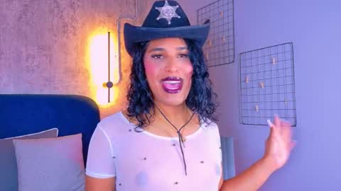 Snapshot of isabellaho1317 chatting on 10/28/25, 08:11 Isabella online show from 10/28/25, 08:11