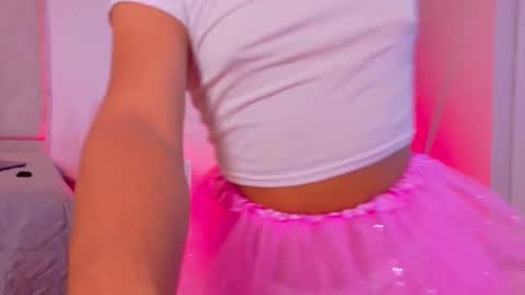 Snapshot of isabellaho1317 chatting on 11/14/25, 07:51 Isabella online show from 11/14/25, 07:51