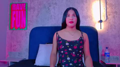 Snapshot of isabellaho1317 chatting on 11/19/25, 12:49 Isabella online show from 11/19/25, 12:49