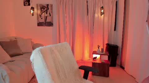 Snapshot of isabellalux_ chatting on 06/25/26, 05:39 ISABELLA online show from 06/25/26, 05:39