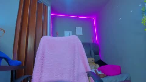 Snapshot of isabellamoons chatting on 09/10/25, 09:15 Isabella anal squirt latina colombian paisa online show from 09/10/25, 09:15