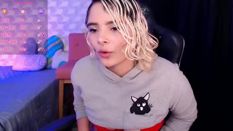 Isabella Mout  online show from 12/21/24, 02:37