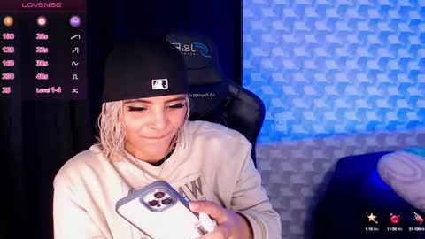 Isabella Mout  online show from 01/25/25, 02:37